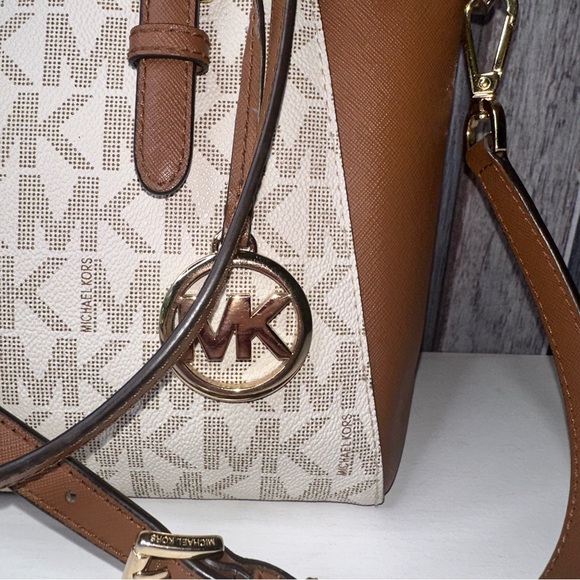 |EUC| MICHAEL KORS Sierra Vanilla Medium Leather Multi-Way Satchel - Picture 6 of 10